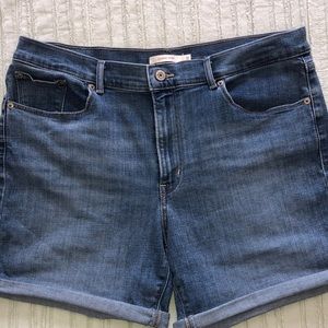 Levi’s Classic Short—Size 31